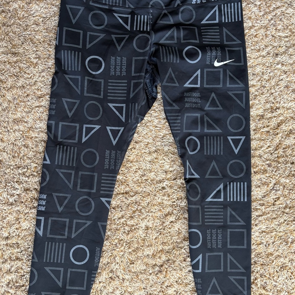 Nike women’s black leggings 360 degree reflection size XL